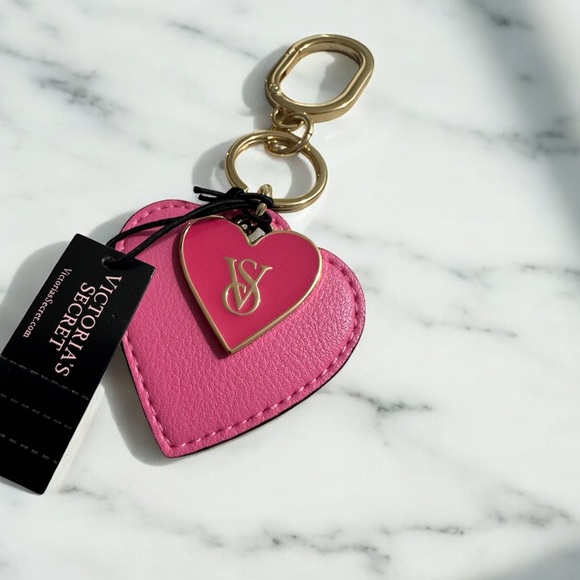 VICTORIA'S SECRET
Double Hearts Bag Charm Keychain - Picture 2 of 3